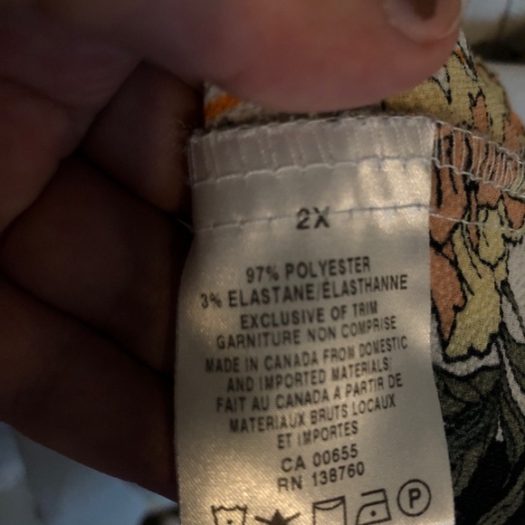 Flowery Short Sleeved Blouse - Picture 3 of 3